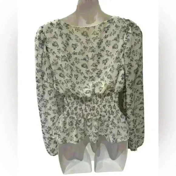 London Rose Chic Floral Smocked Blouse - Size Medium - Picture 2 of 3